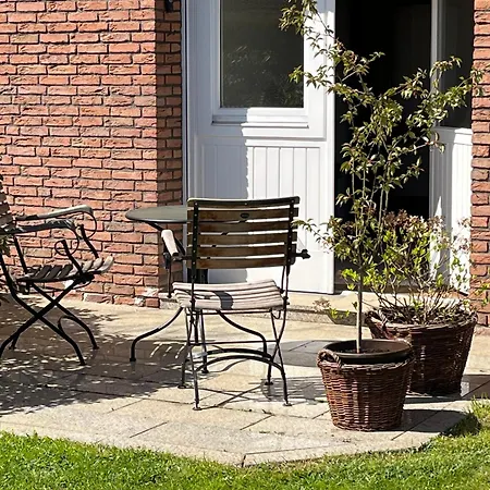 Haus Gotzbert I Ug I Naehe Klinikum I 40qm I 2 I Kueche I Bad I Garten I Terrasse Appartement *